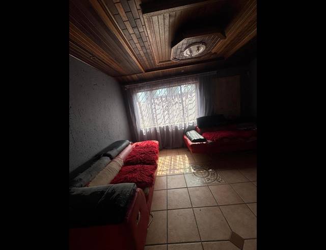 2 BEDROOM PROPERTY TO RENT IN SENAOANE